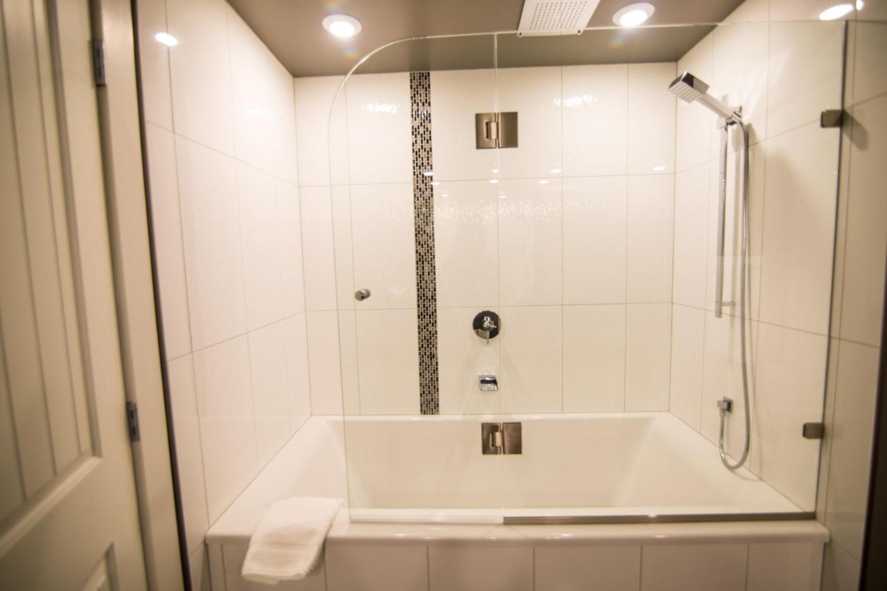 Clipperton Suite By Revelstoke Vacations מראה חיצוני תמונה