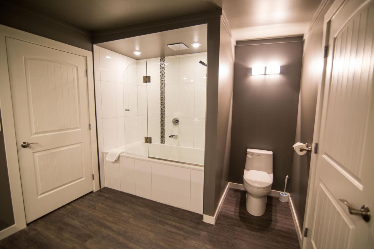 Clipperton Suite By Revelstoke Vacations מראה חיצוני תמונה